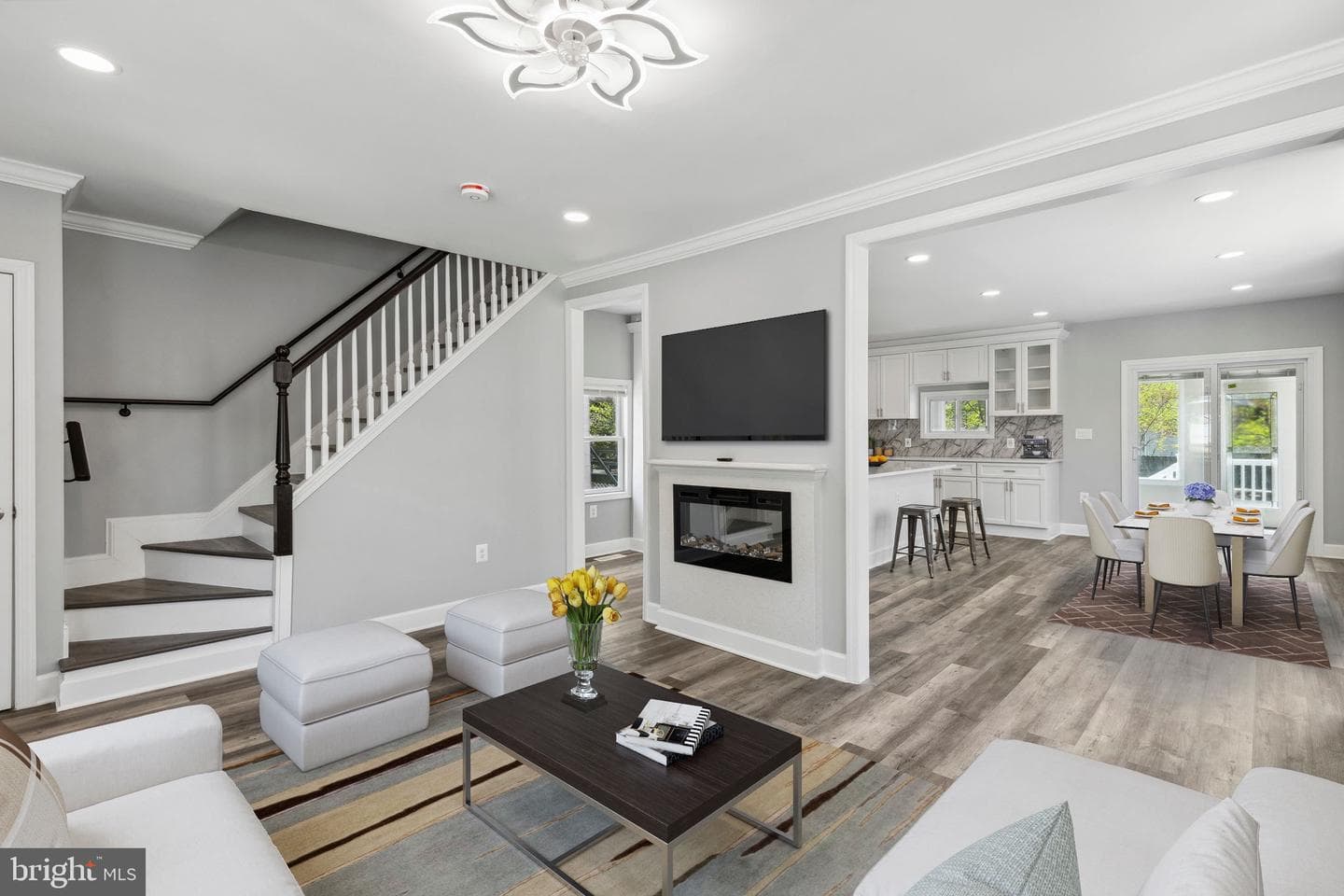 2811 Christopher Avenue photo 1