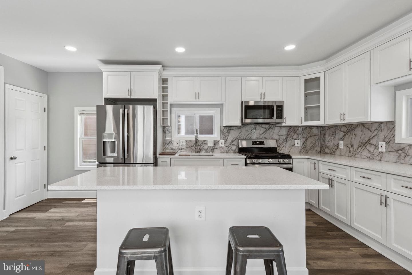 2811 Christopher Avenue photo 2