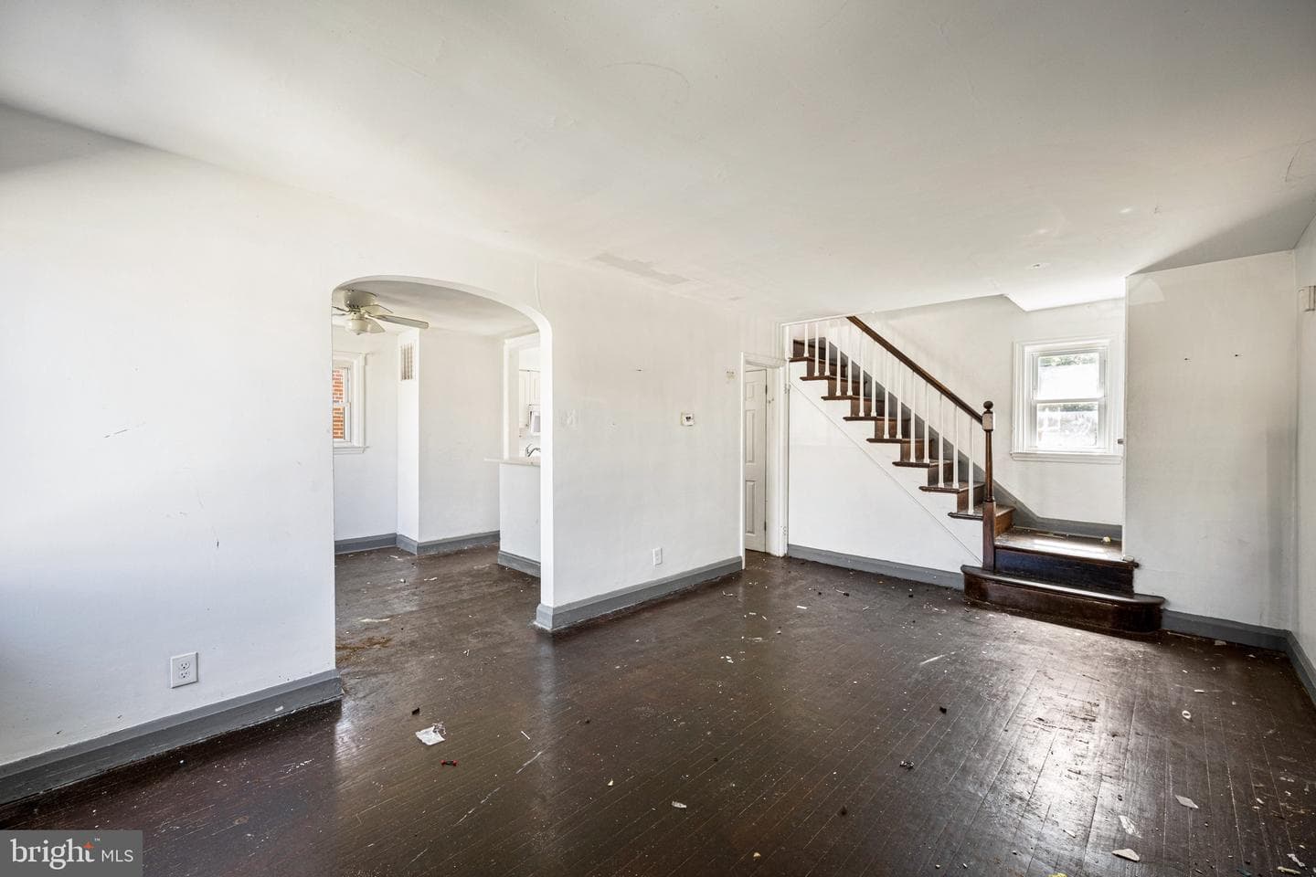 727 E Cold Spring Lane photo 4