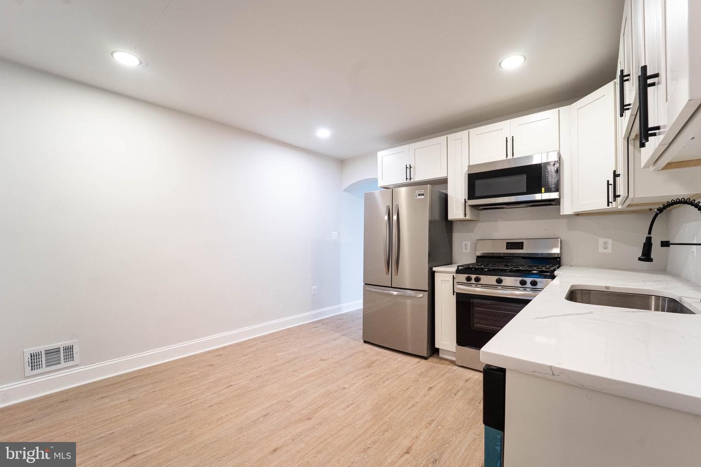 304 S Augusta Avenue photo 11