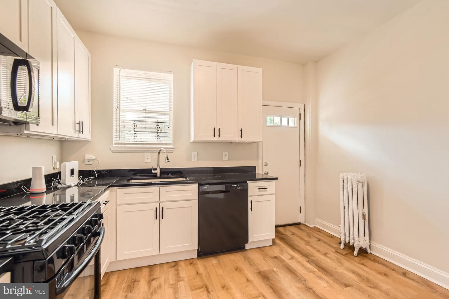 2464 Lakeview Avenue photo 8
