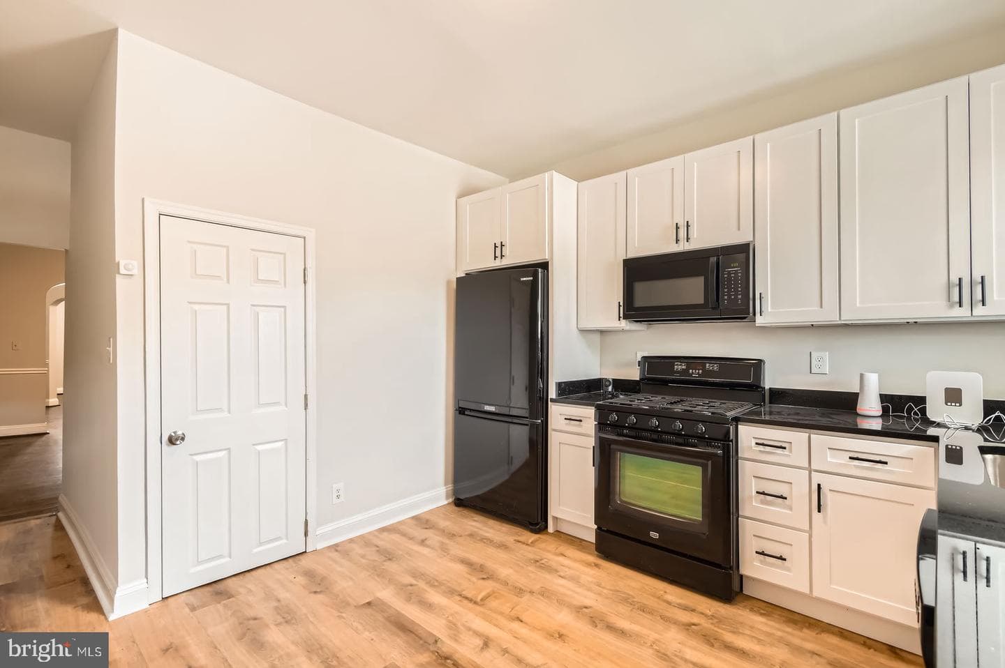 2464 Lakeview Avenue photo 9