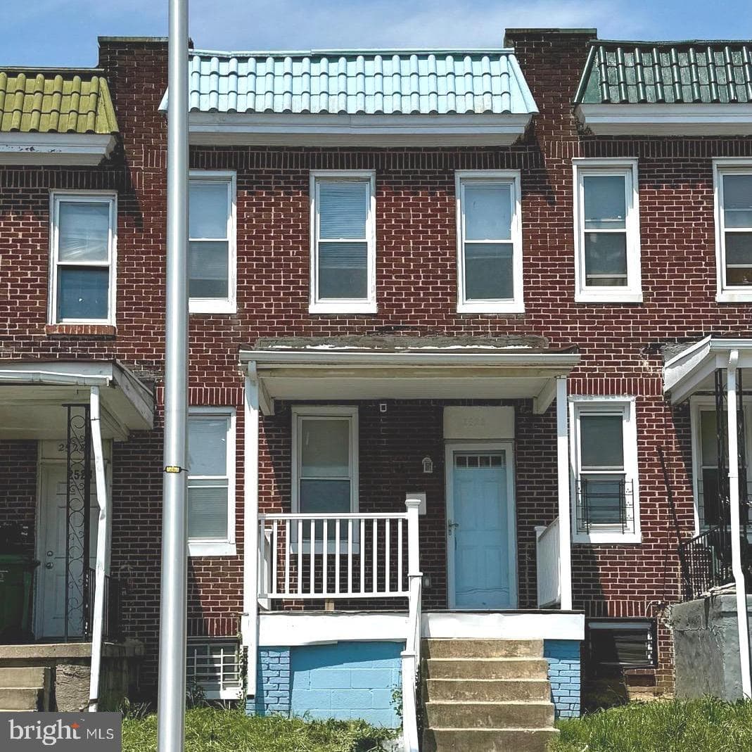 2526 W Franklin Street photo 1
