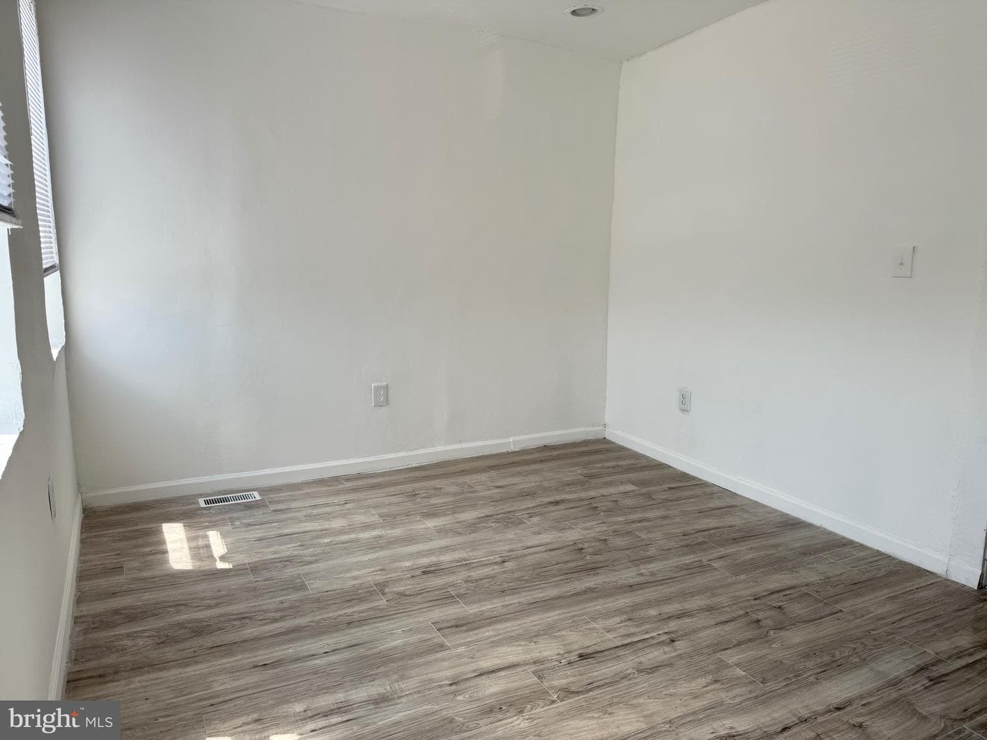 2526 W Franklin Street photo 12