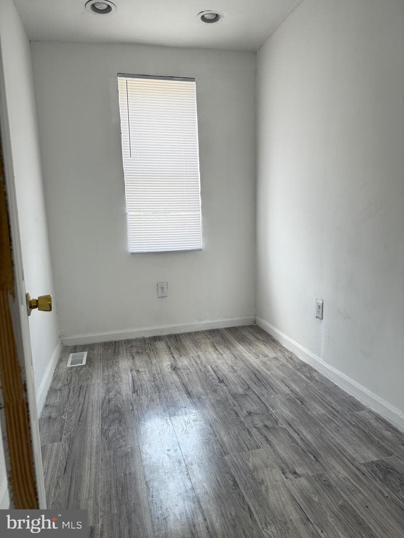 2526 W Franklin Street photo 17