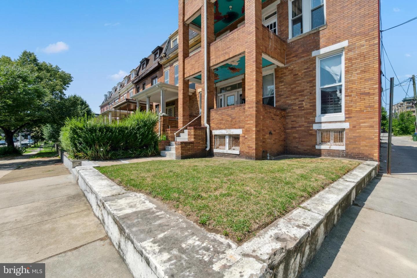 2524 Brookfield Avenue photo 3