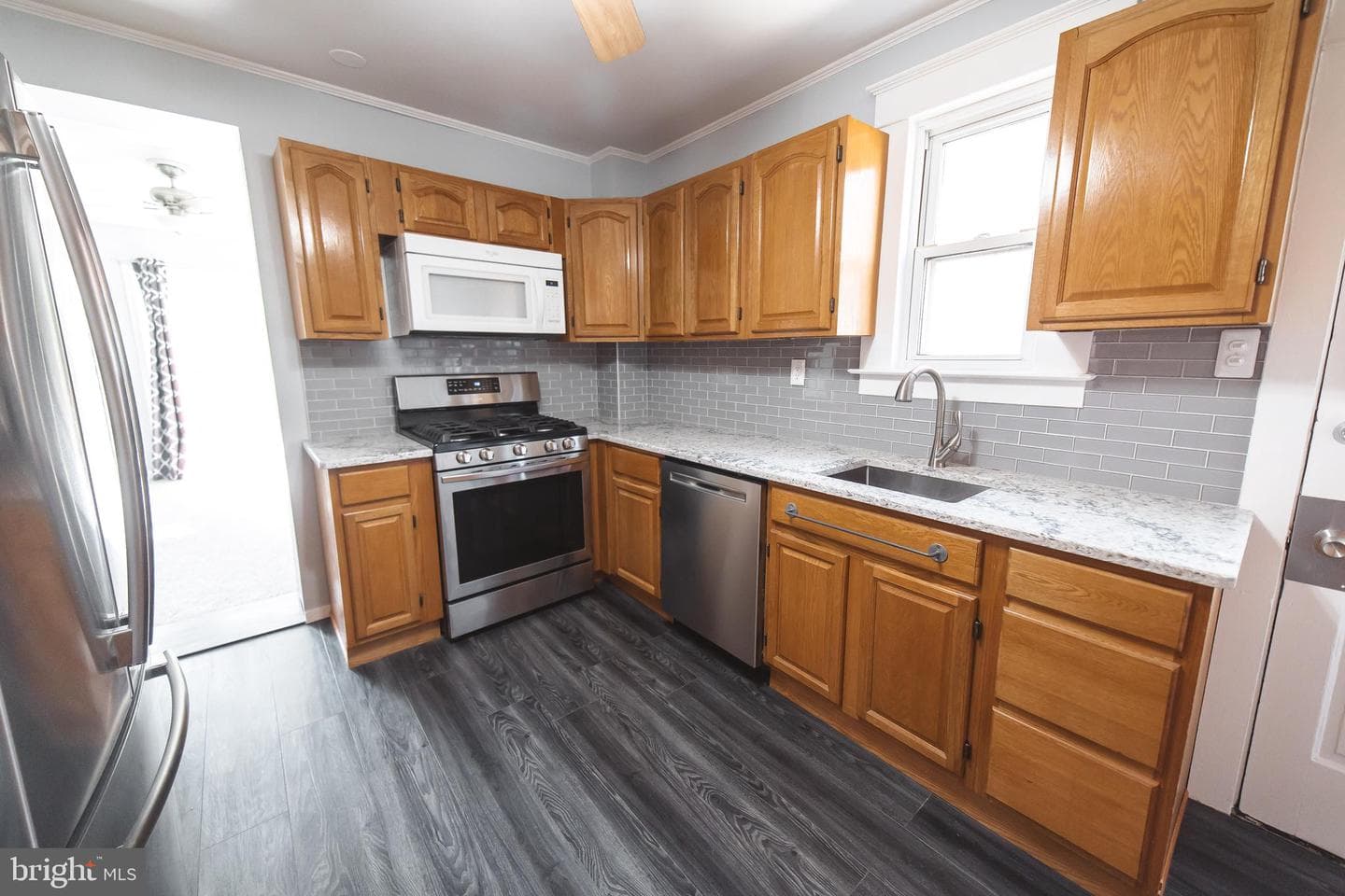 6419 Sefton Avenue photo 18