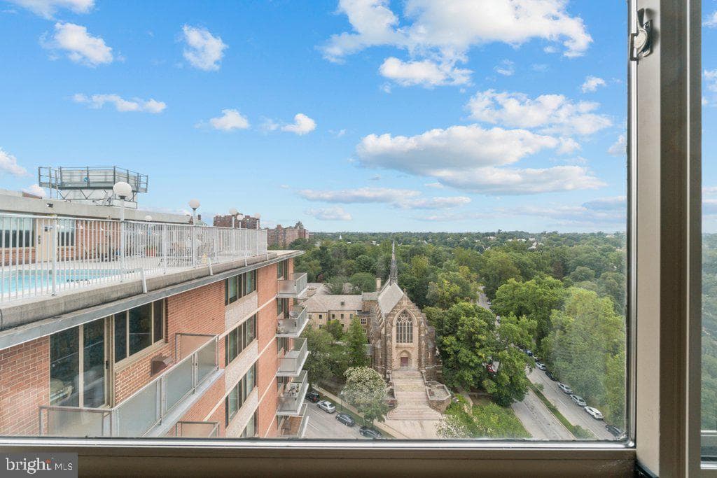 1 E University Parkway #1502 photo 26