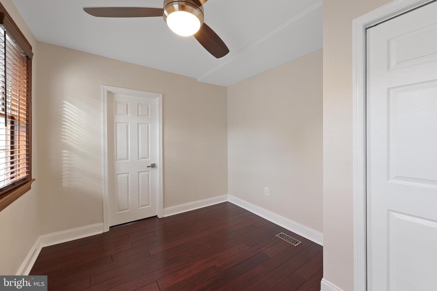 1822 Bank Street photo 16