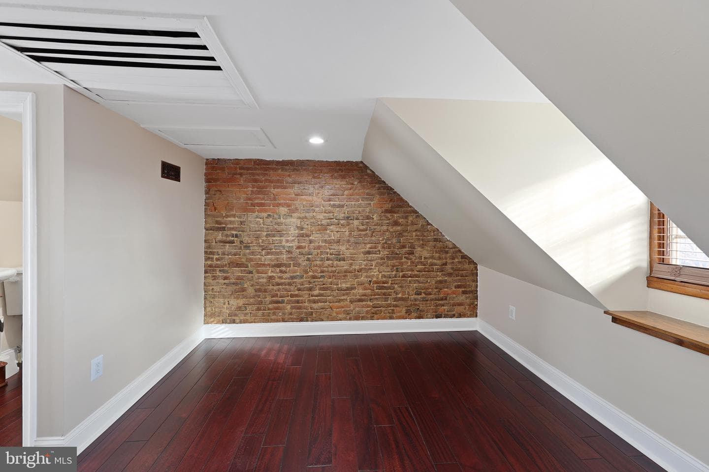 1822 Bank Street photo 22