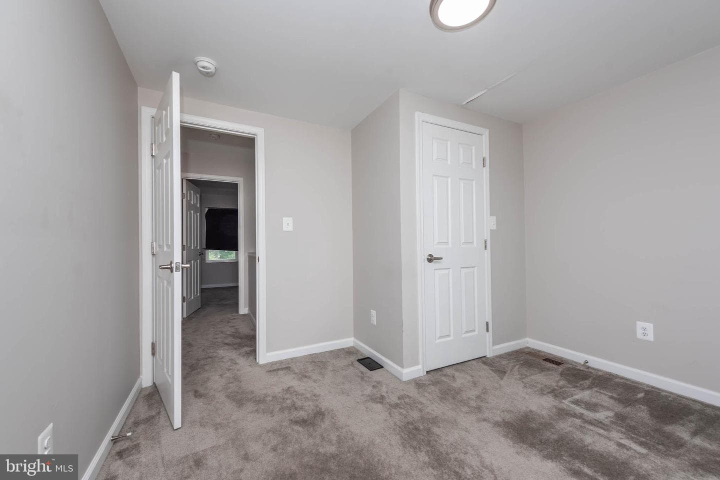 2108 E Hoffman Street photo 17
