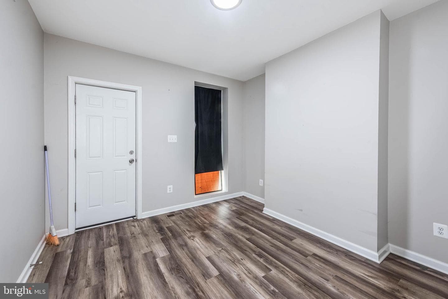 2108 E Hoffman Street photo 4