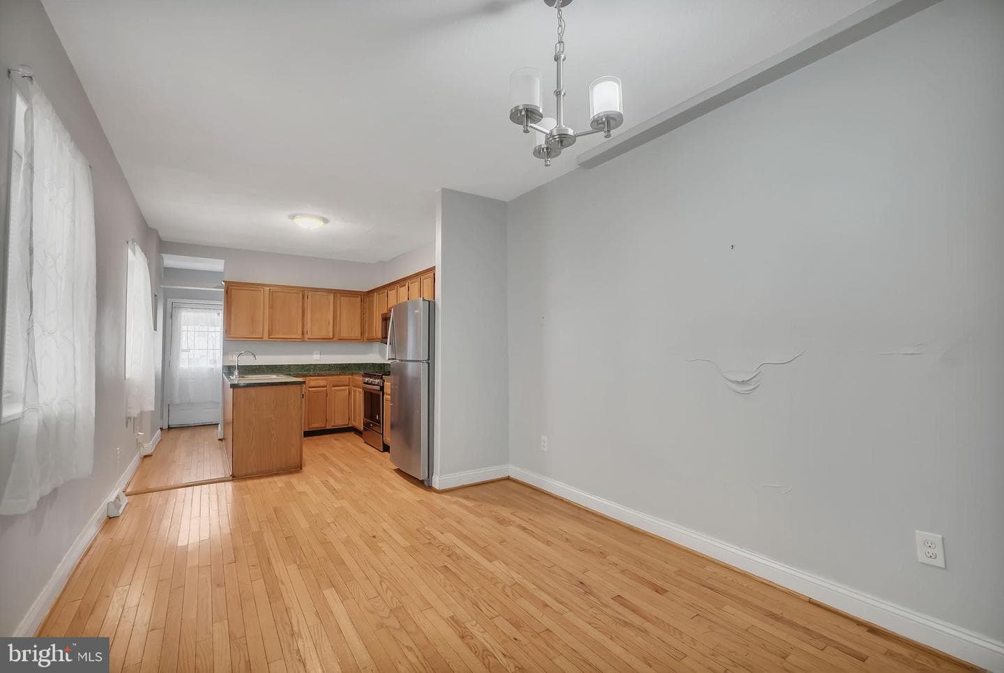 1513 S Charles Street S photo 10
