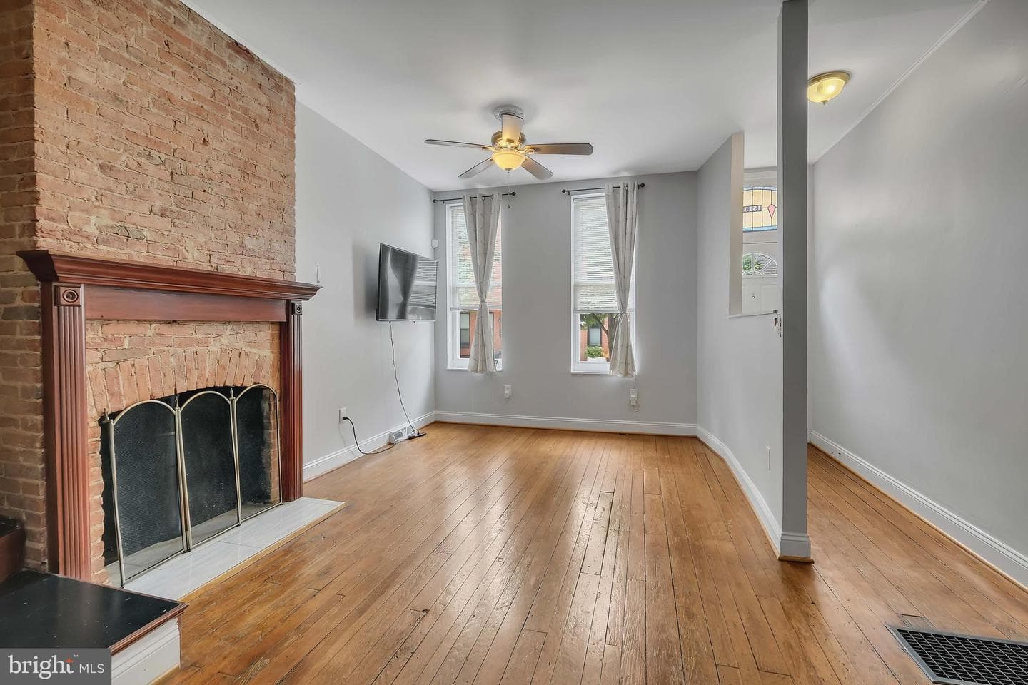 1513 S Charles Street S photo 4