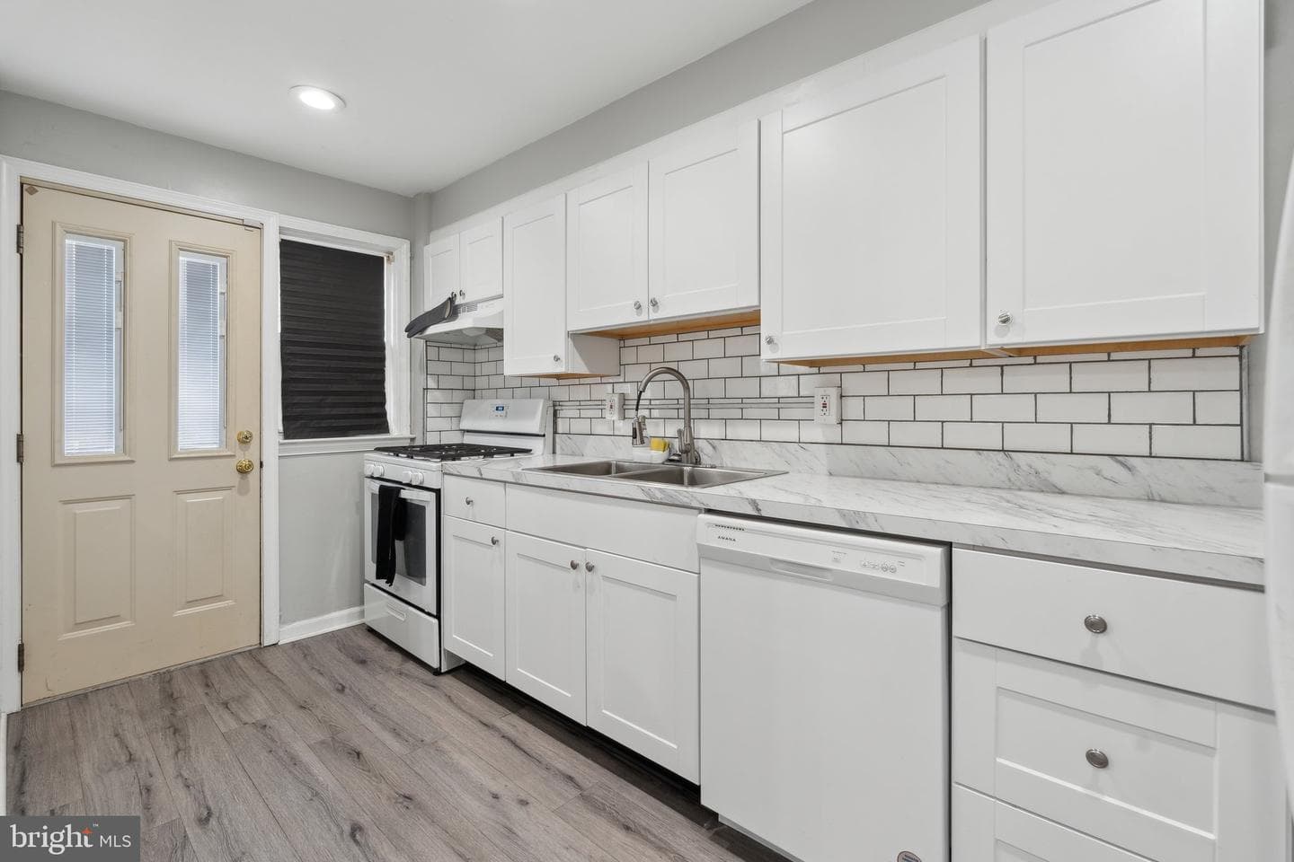 558 Lucia Avenue photo 8