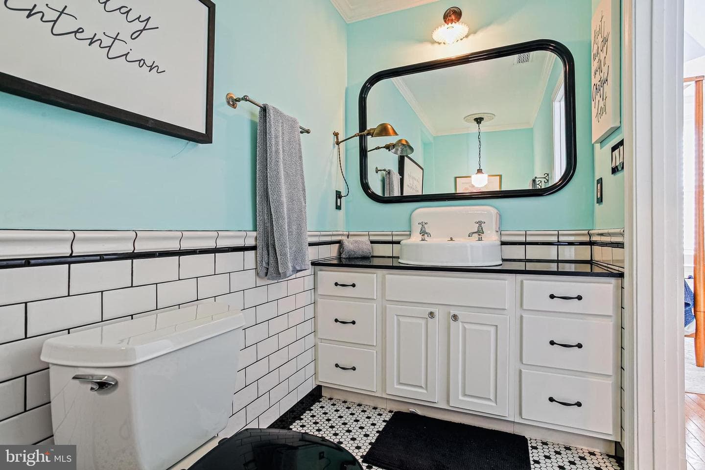 1508 Henry Street photo 16