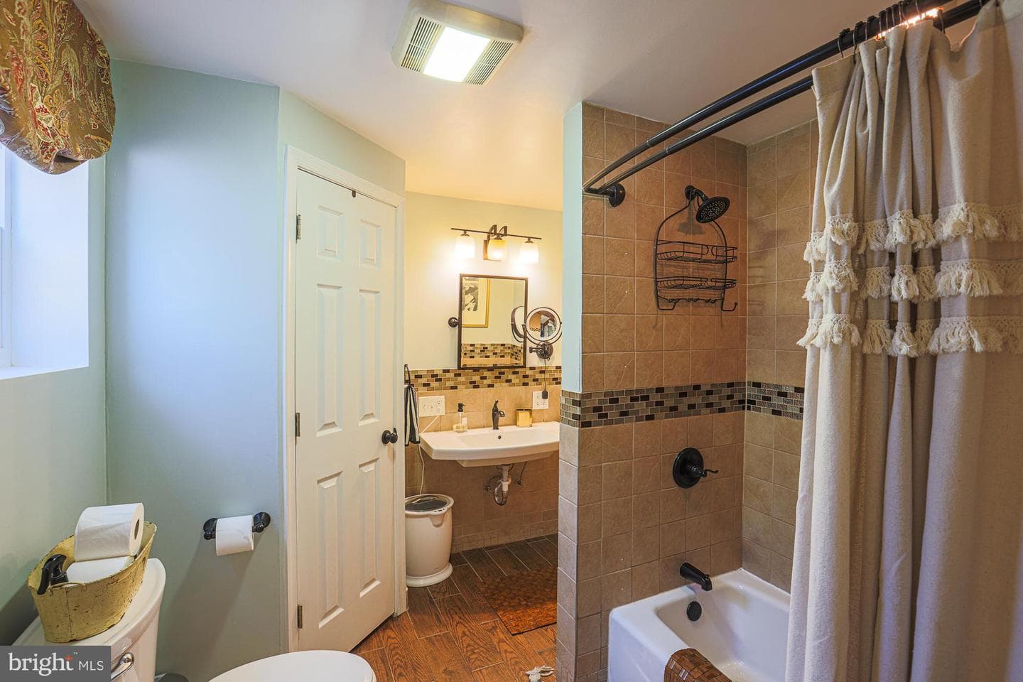 741 S Montford Avenue photo 34