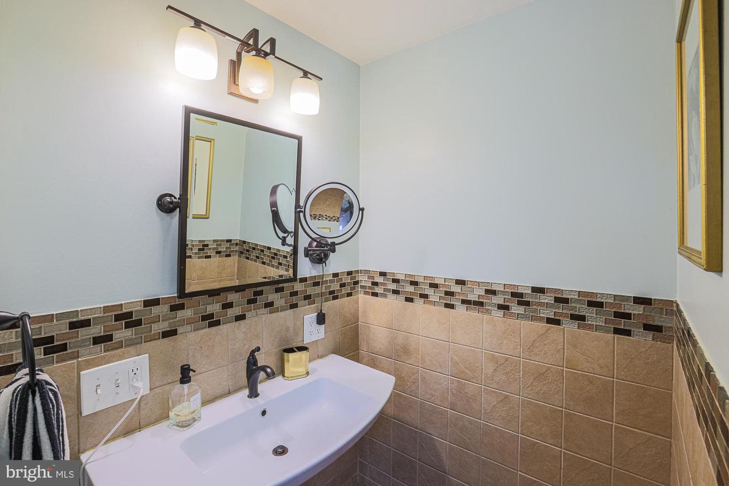 741 S Montford Avenue photo 38