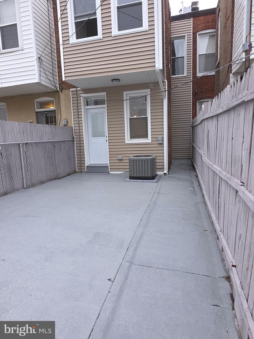 402 W 28th Street photo 24