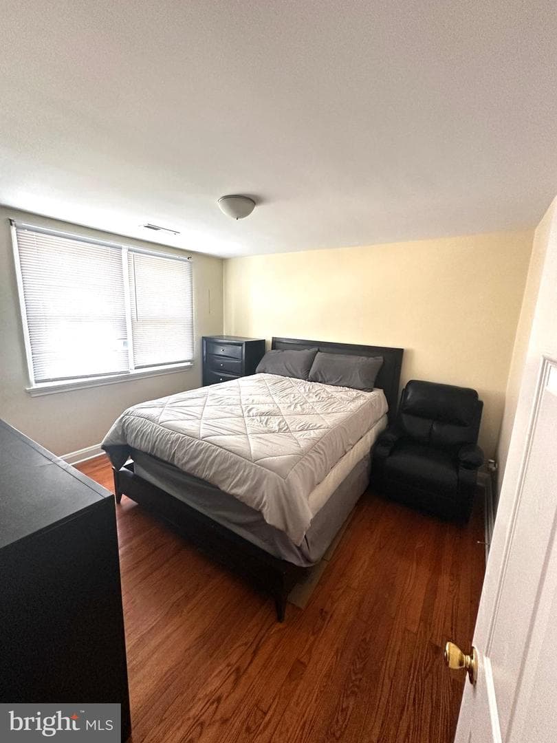 912 Evesham Avenue photo 15