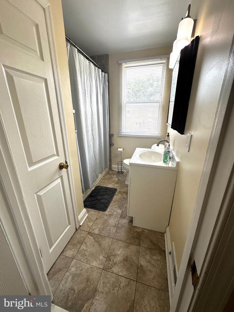 912 Evesham Avenue photo 18