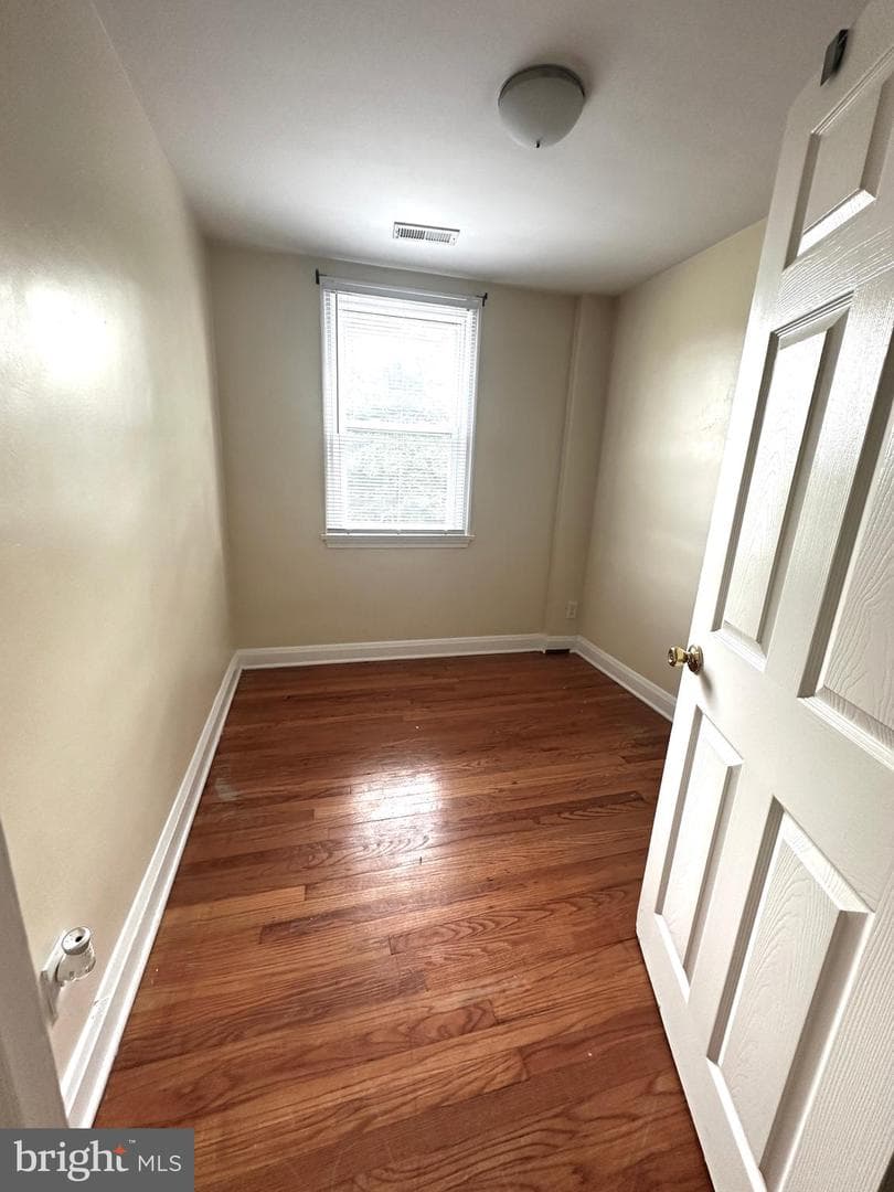 912 Evesham Avenue photo 22
