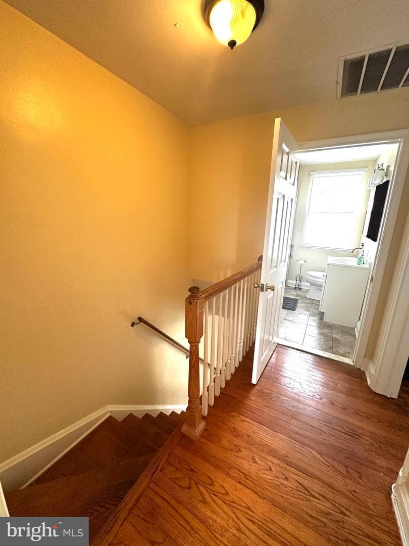 912 Evesham Avenue photo 25