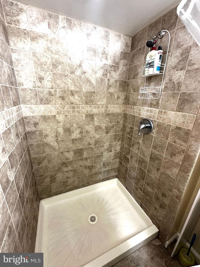 912 Evesham Avenue photo 32
