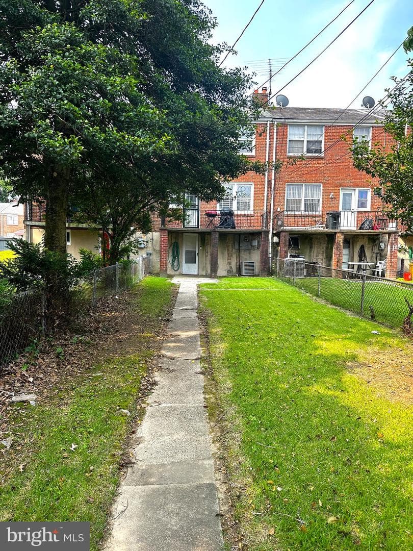 912 Evesham Avenue photo 36