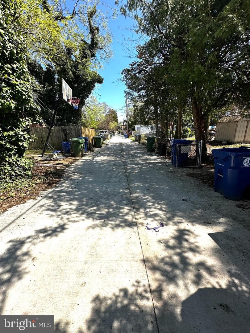 912 Evesham Avenue photo 38