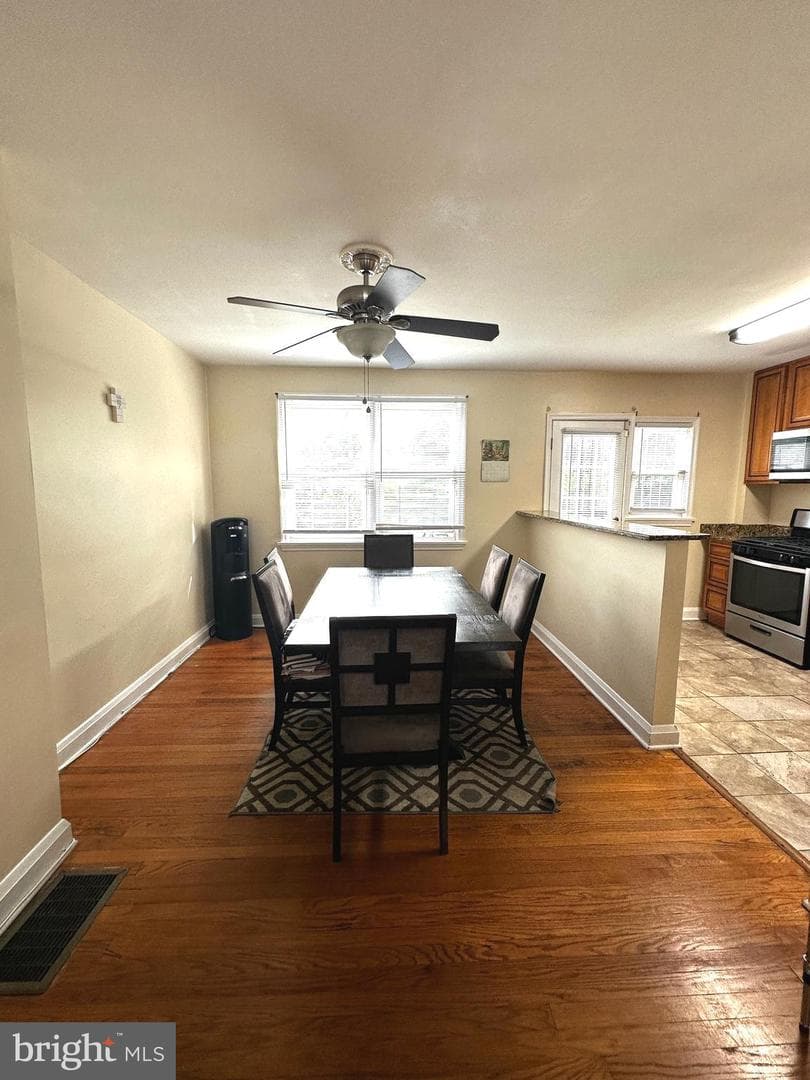 912 Evesham Avenue photo 9