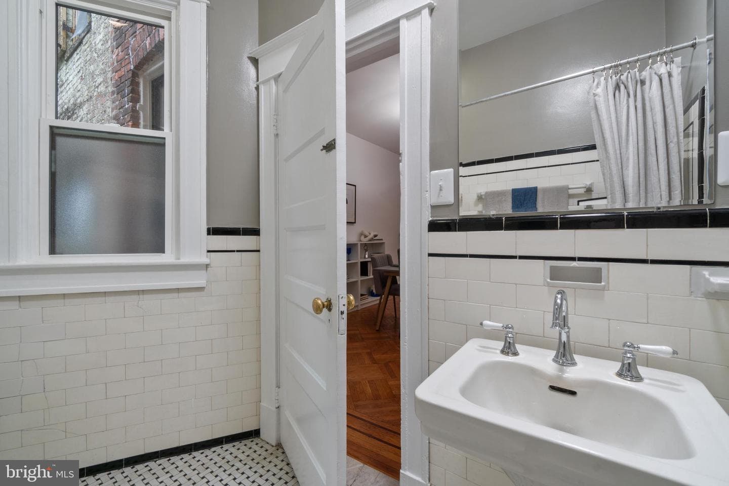 2813 Guilford Avenue photo 16