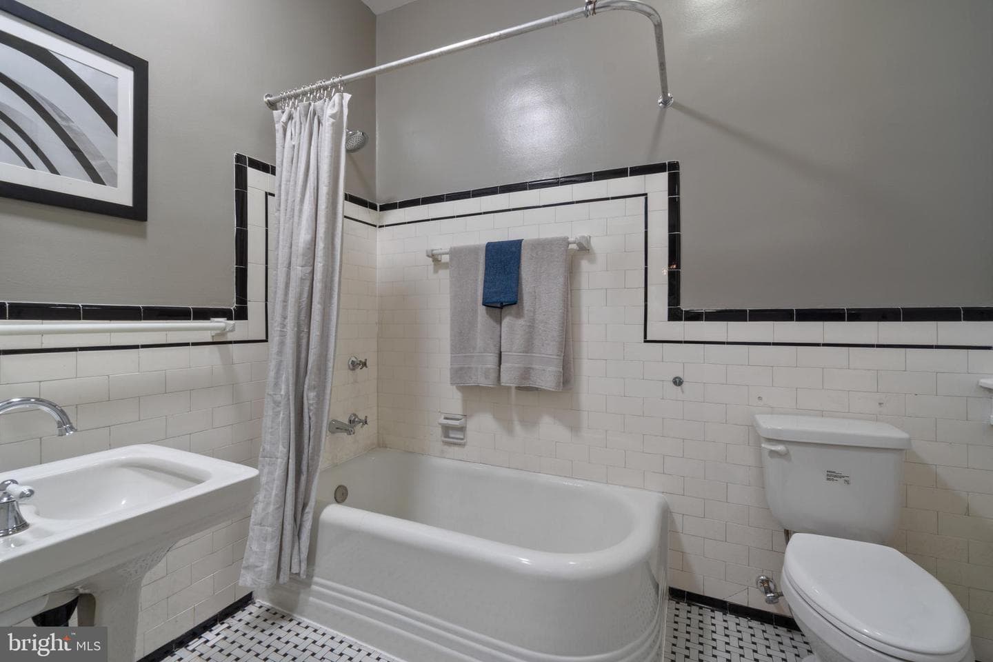 2813 Guilford Avenue photo 17