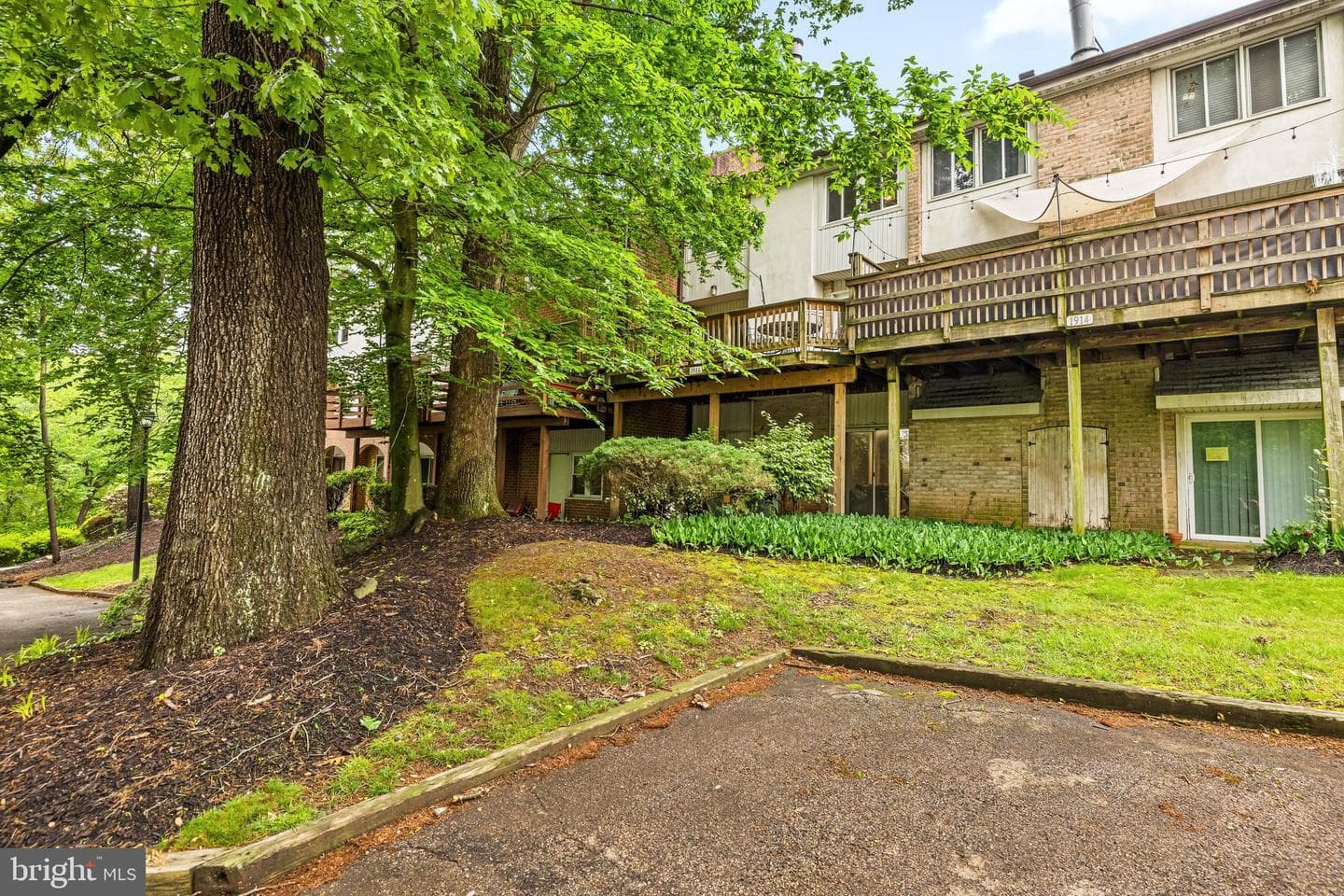 1916 Greenhaven Drive photo 41