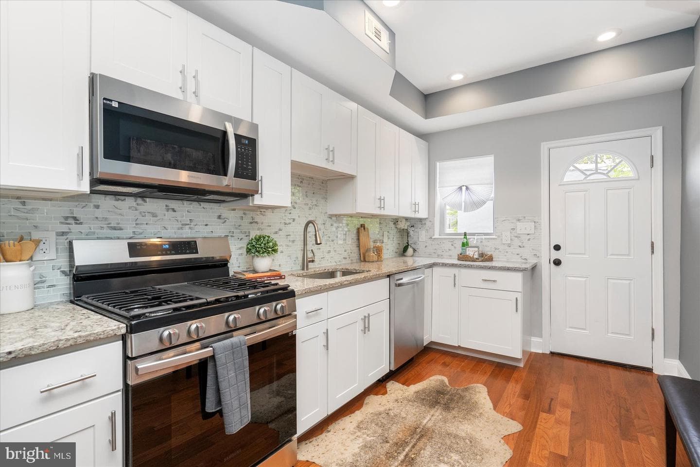 2328 Barclay Street photo 14