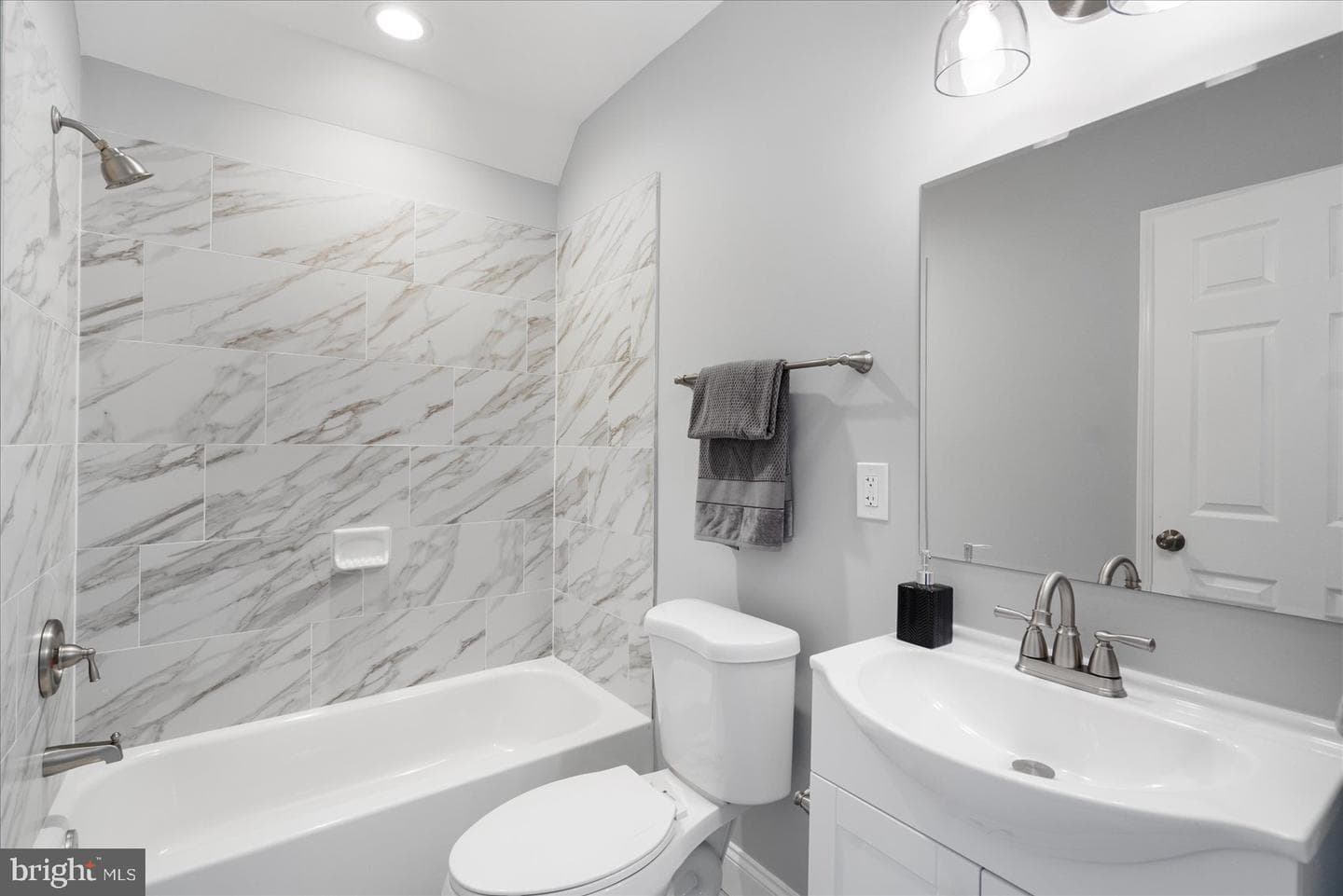2328 Barclay Street photo 26