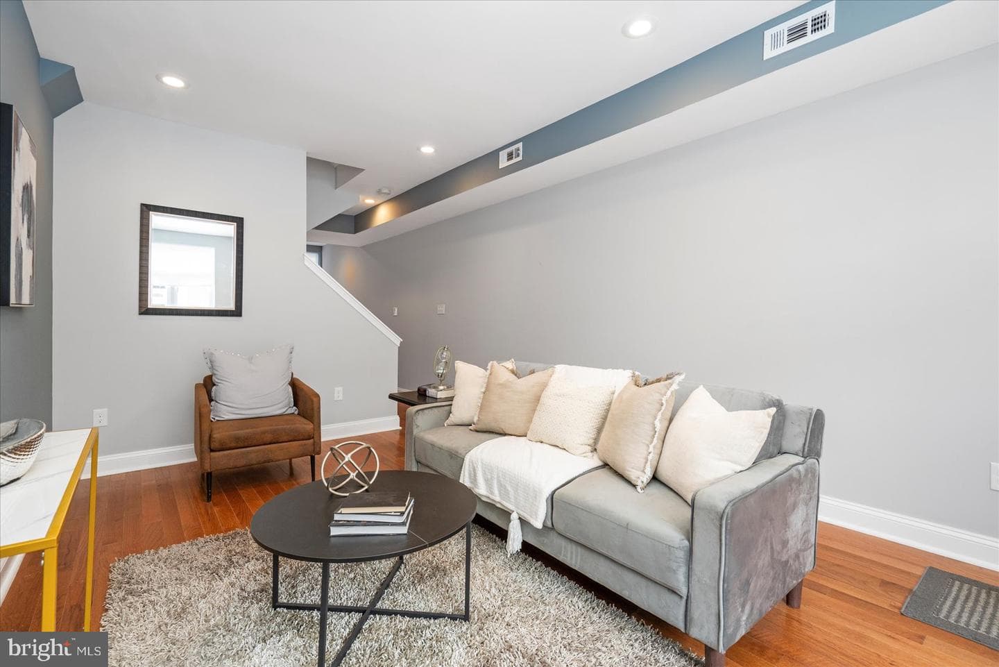 2328 Barclay Street photo 7