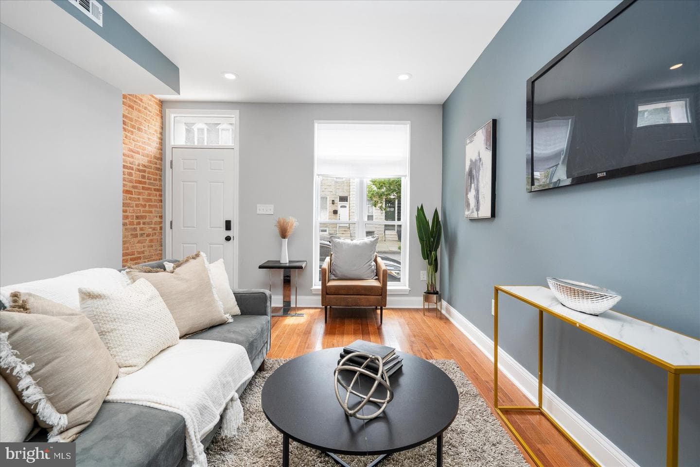 2328 Barclay Street photo 8
