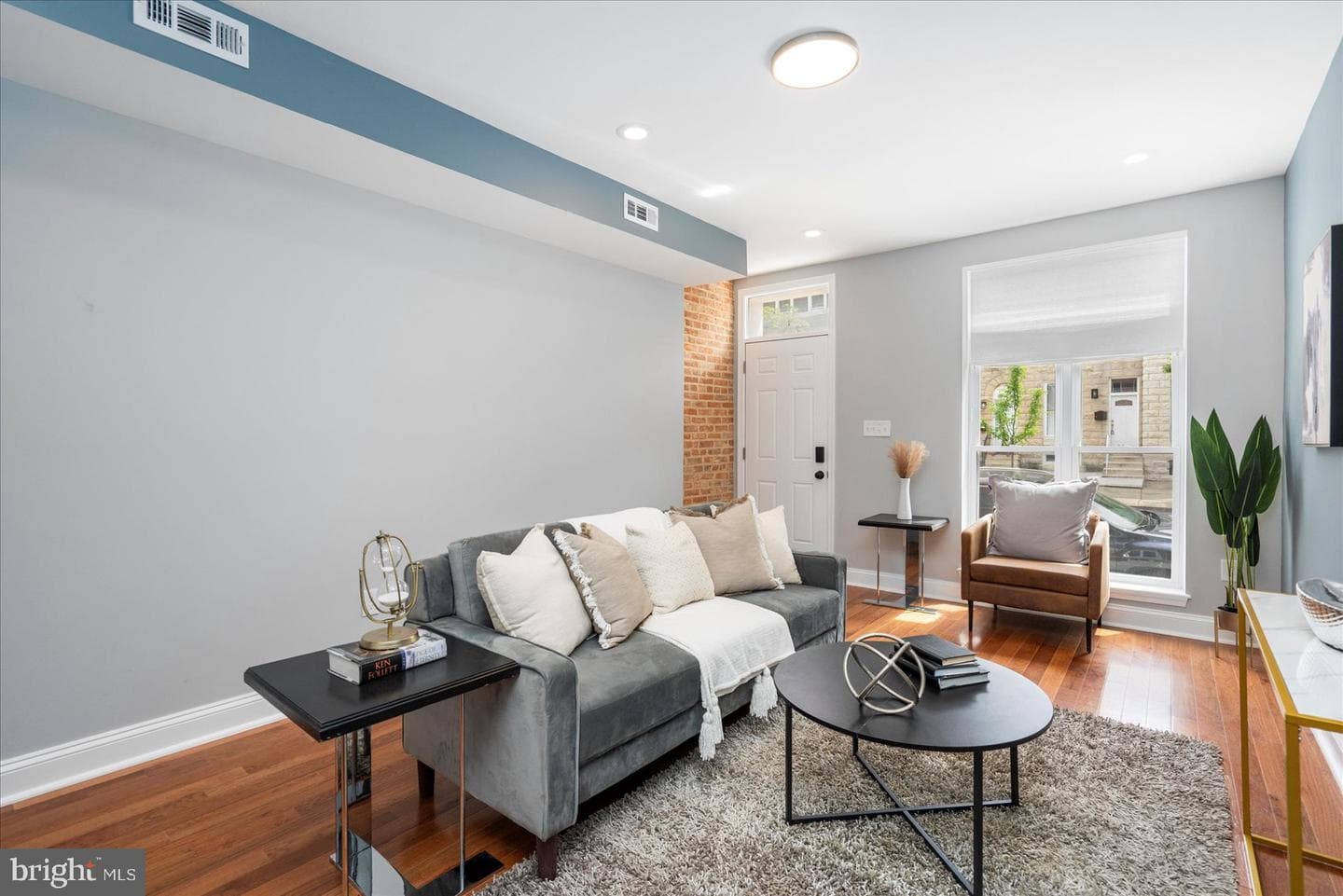 2328 Barclay Street photo 9