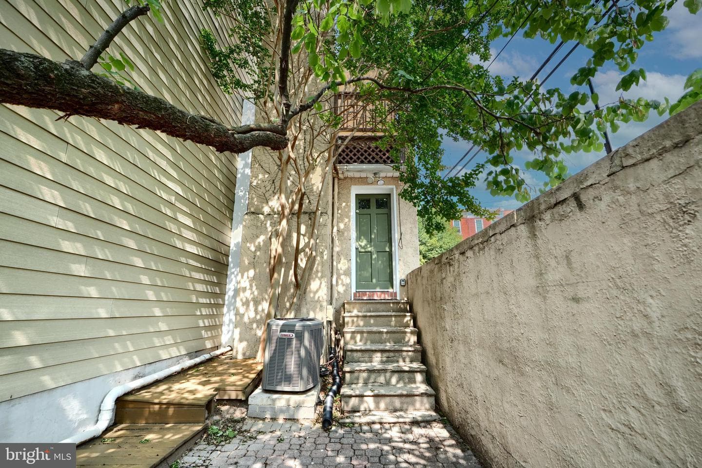 1142 Riverside Avenue photo 17