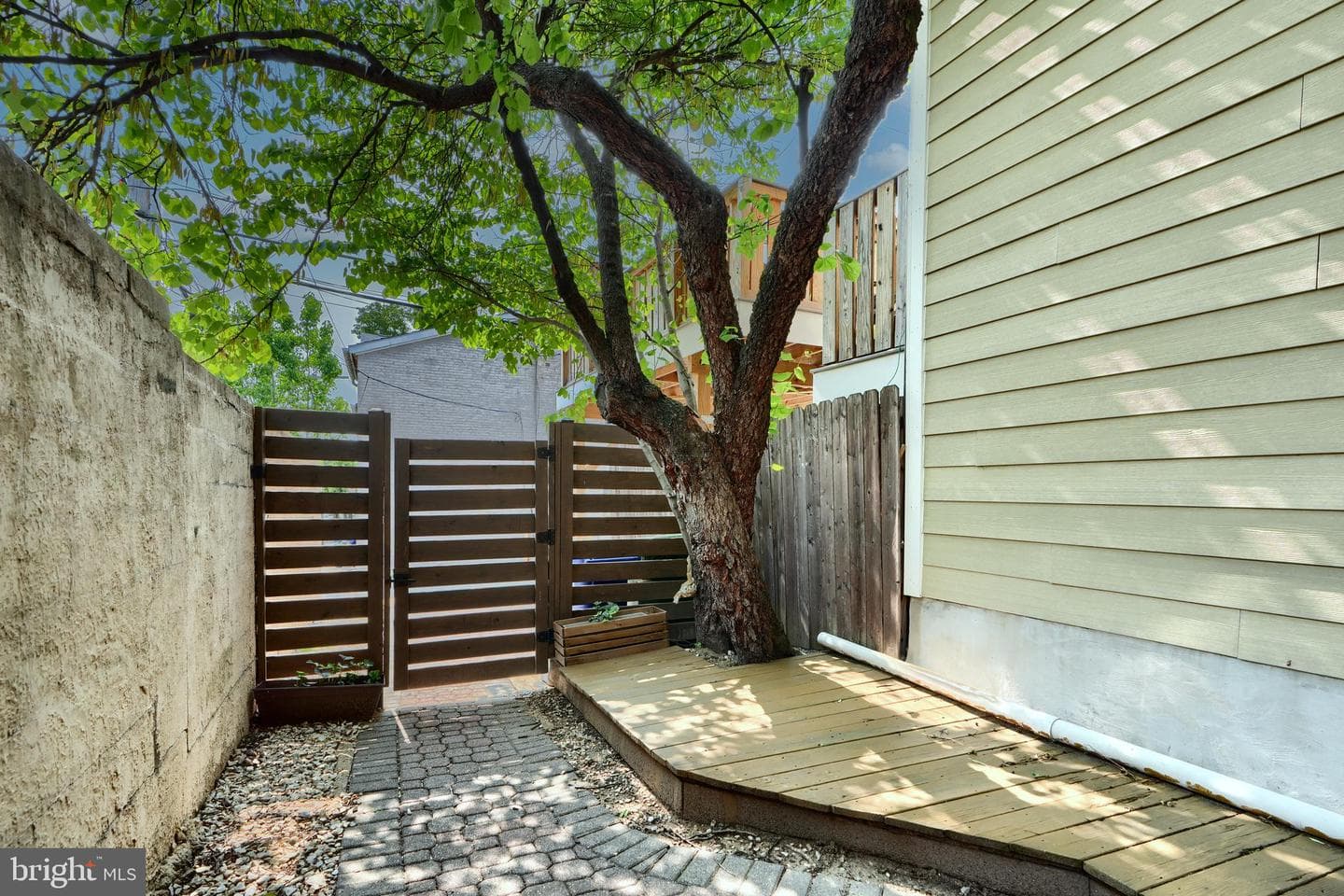 1142 Riverside Avenue photo 18