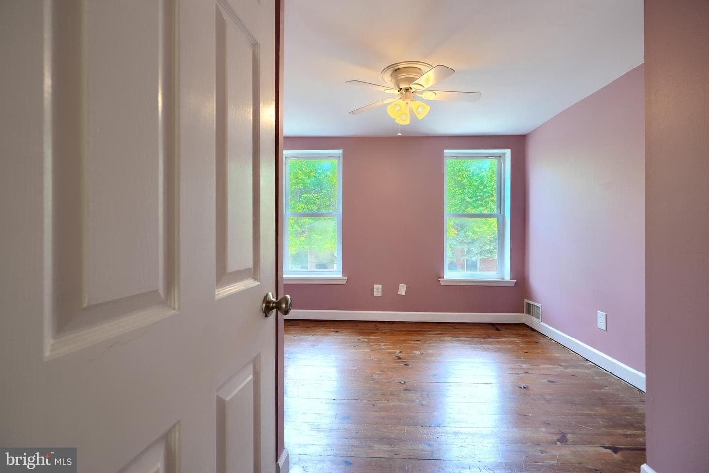 1142 Riverside Avenue photo 27