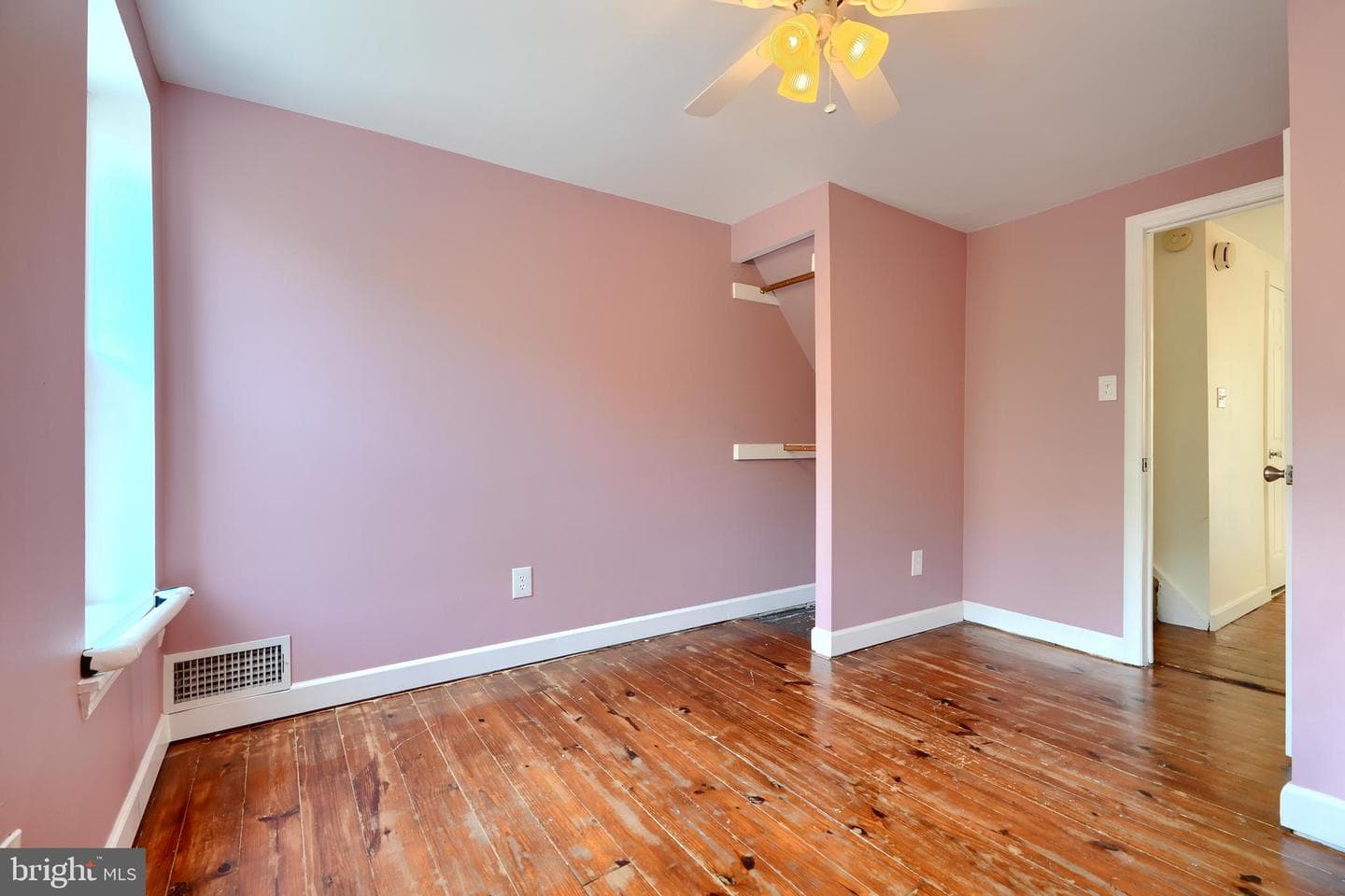 1142 Riverside Avenue photo 28