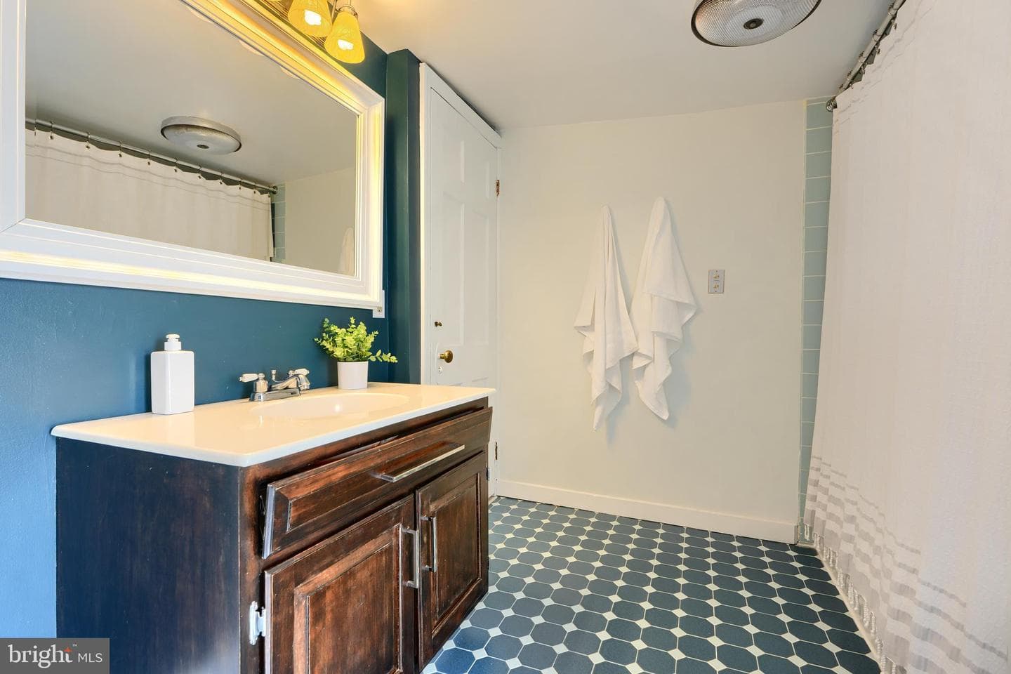 1142 Riverside Avenue photo 39