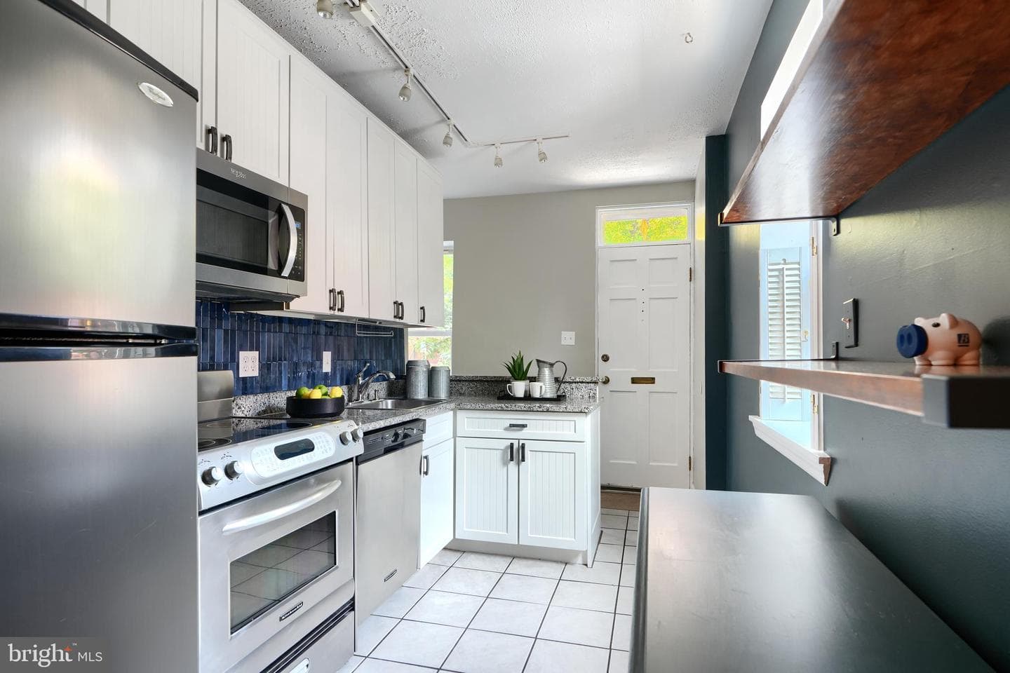 1142 Riverside Avenue photo 8