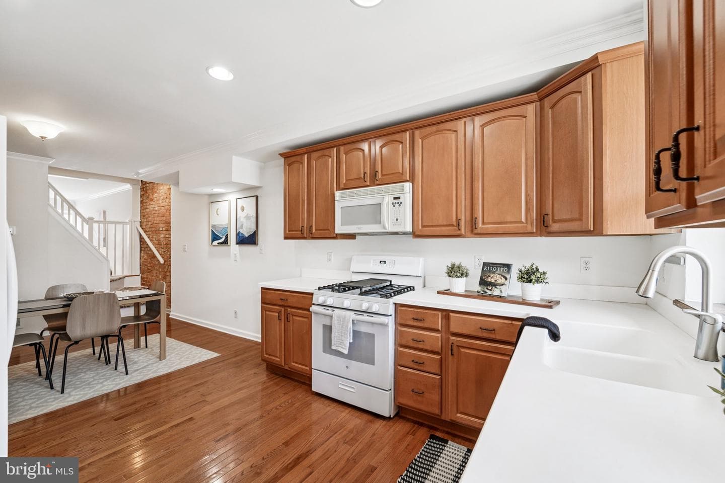 114 Burnett Street photo 9