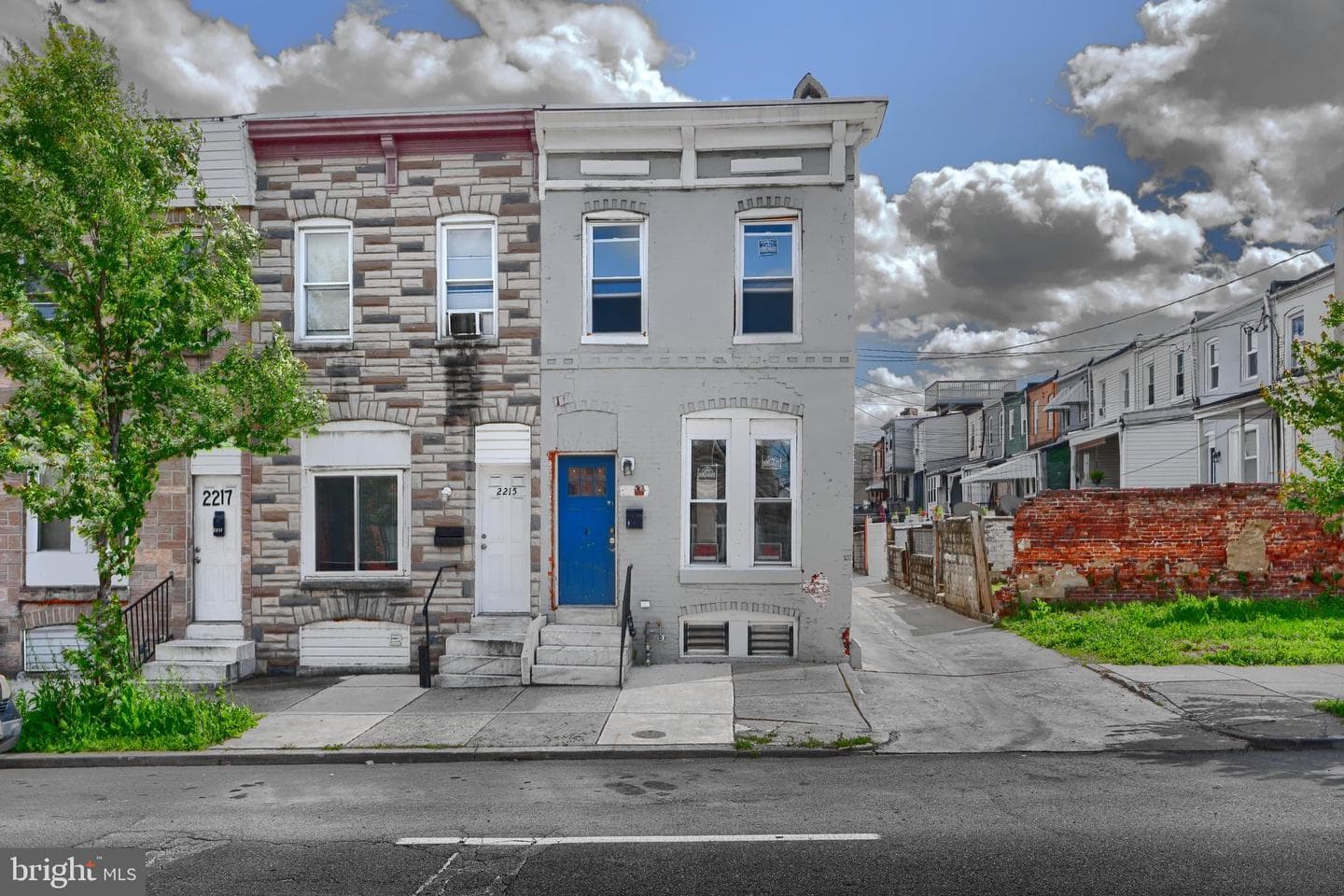 2213 E Madison Street photo 1