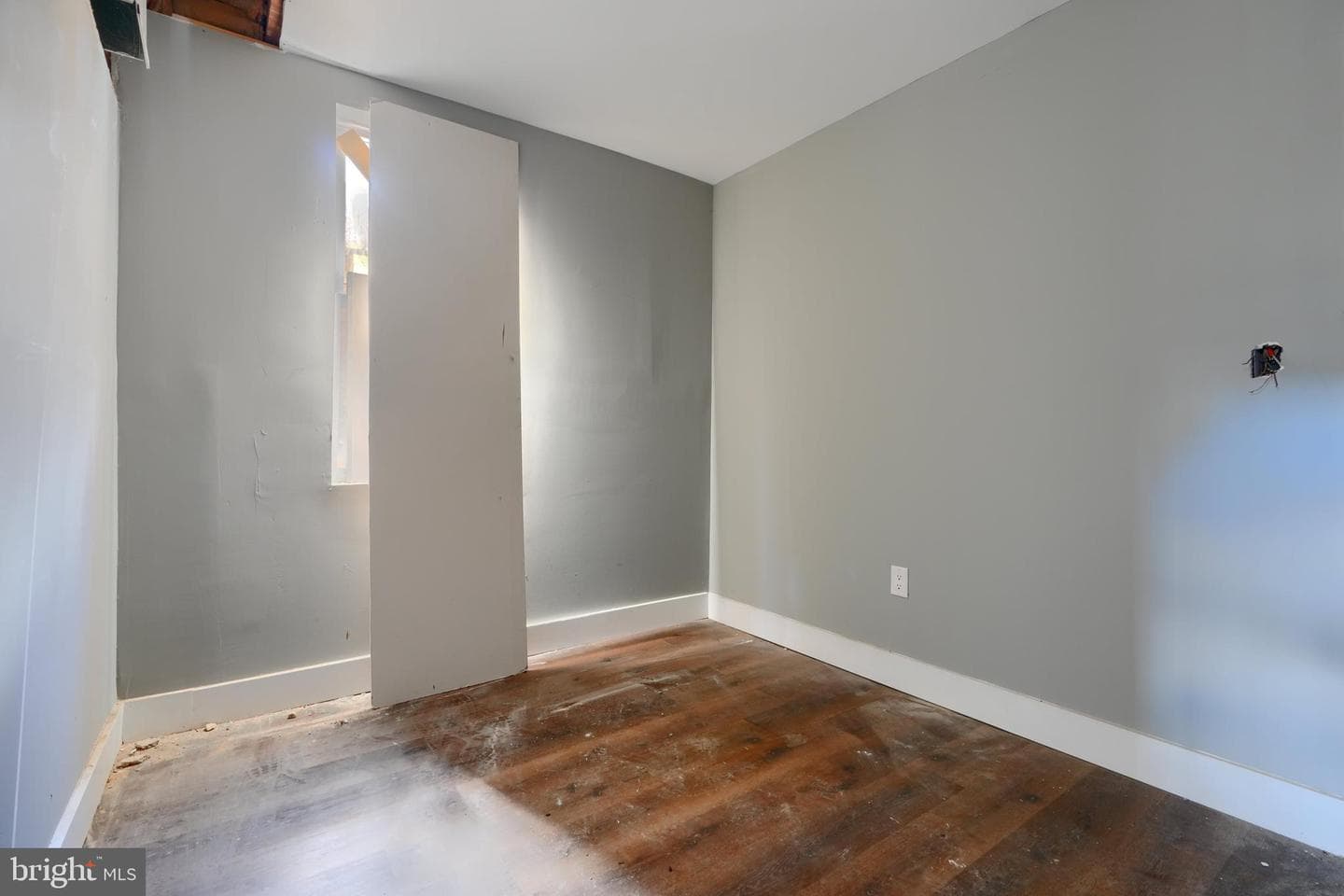 2213 E Madison Street photo 11
