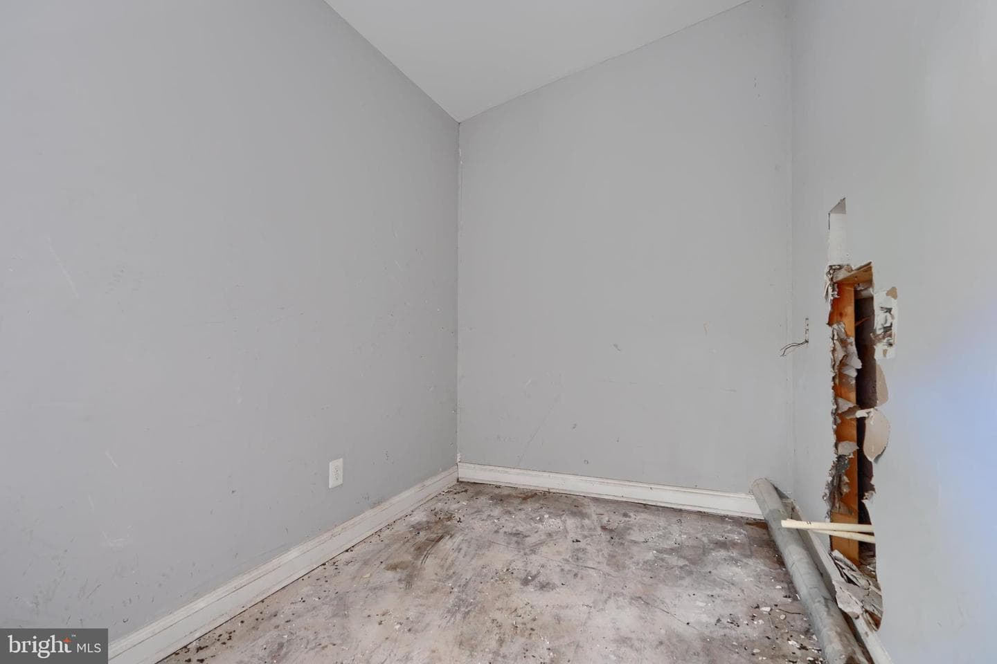 2213 E Madison Street photo 12