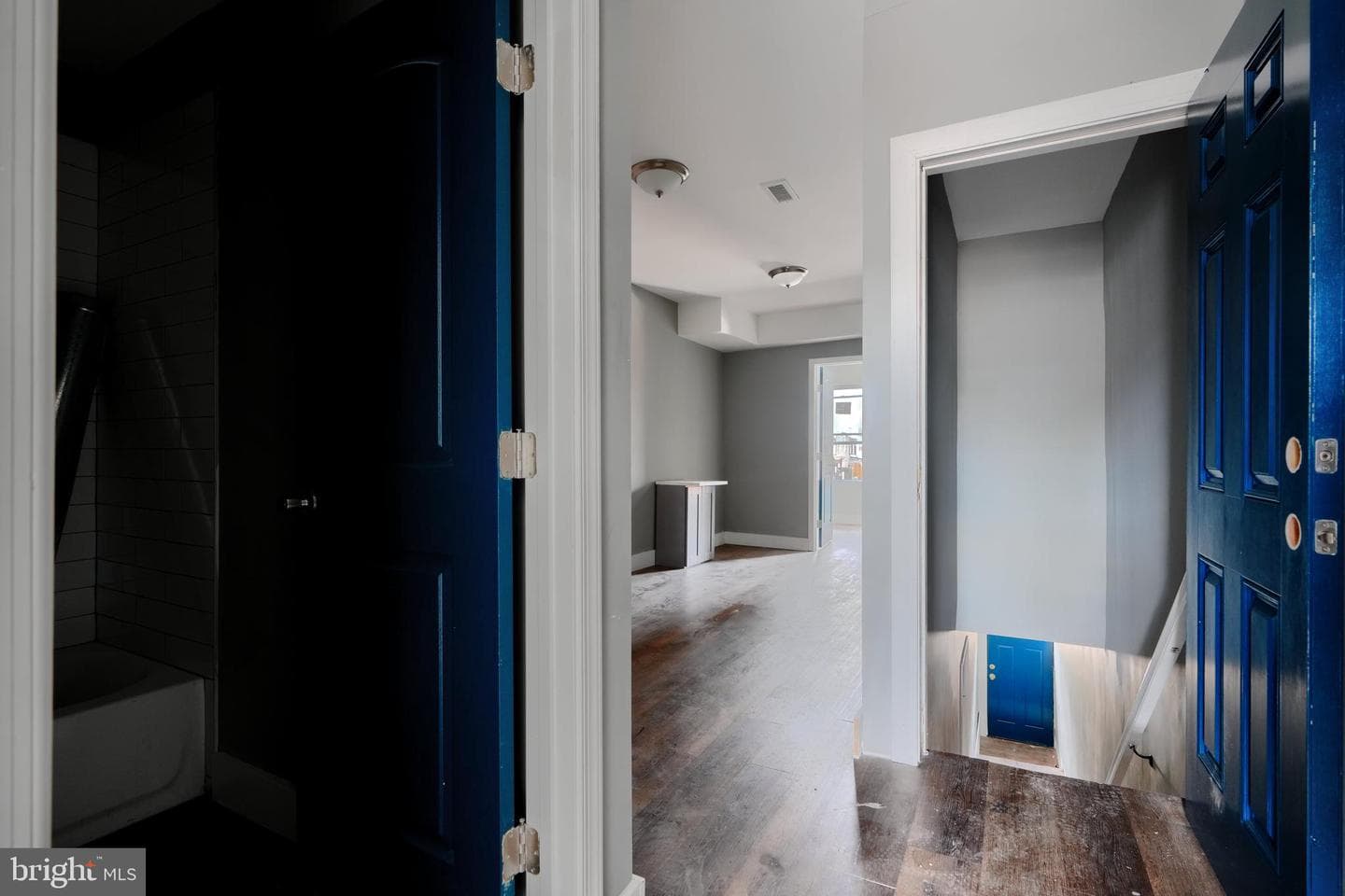2213 E Madison Street photo 16